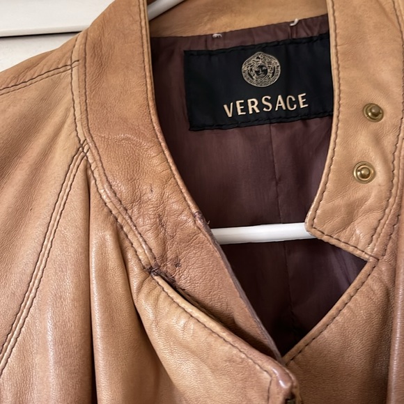 VINTAGE LEATHER FITTED VERSACE JACKET - Picture 2 of 16